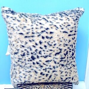 NWT Paddy Leopard Print Faux Fur Home Decorative Throw Pillow Size 22" x 22" !